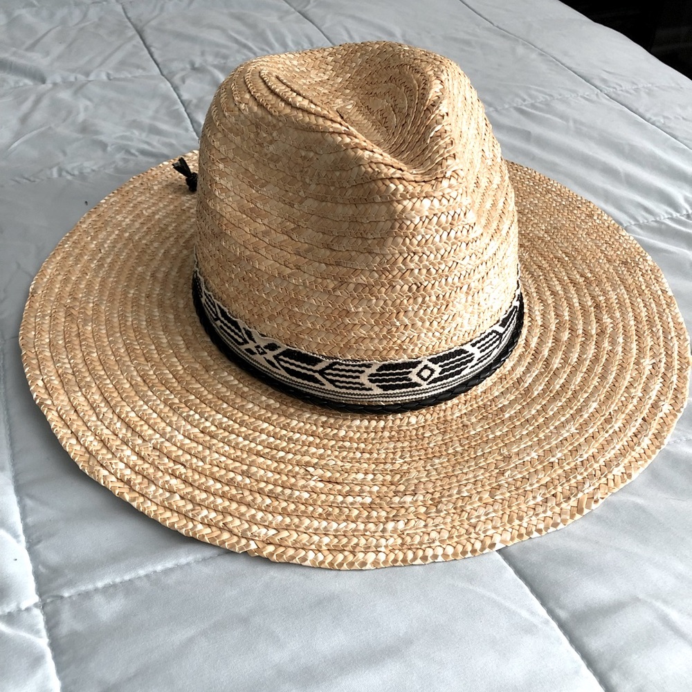 UO BRAND NEW straw hat
